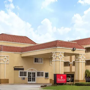 Ramada By Wyndham Otel
